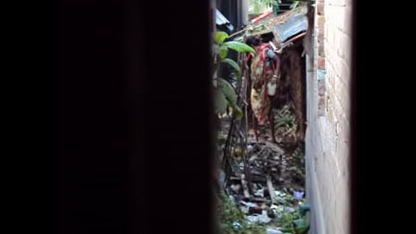 Desi Kencing Dan Pipis 3.avi, Siapin Tisu Lo Sambil Ngeliatin Aliran Basahnya Yang Bikin Greget.
