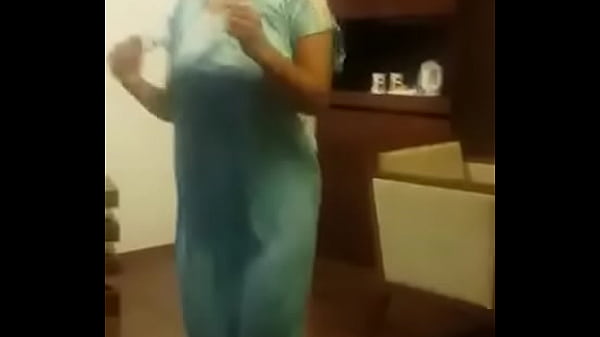 Desi Tarian Panas Bikin Crot, Goyangannya Bikin Makin Horny, Pinggul Ngebut Bikin Muncrat!
