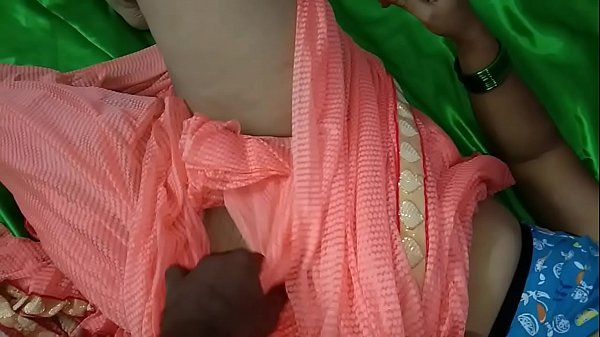 Desi Savita Lagi Ngewe Panas, Kontol Nusuk Dalem-dalem Sampe Muncrat.