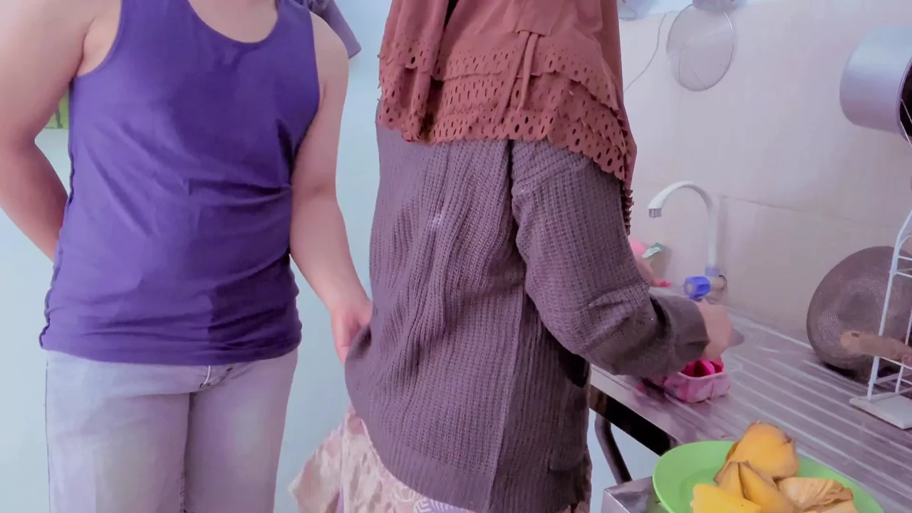 Budhe Cooking Harassed By Naughty Stepbrother