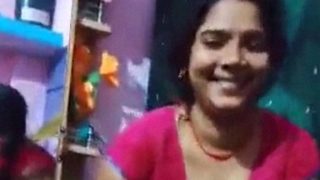 Cewek India Buka Saree, Pamer Memek Dan Bugil Total Di Video Panas.