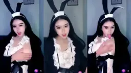 Helena Jilat Memek Sambil Remas-remas Teteknya Sendiri Yang Montok.