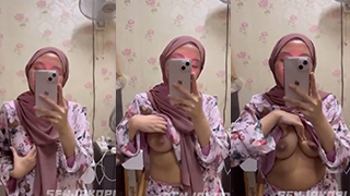 Hijab Nakal, Pap Tetek Depan Kaca, Bikin Makin Basah Lihat Pantulanku Sendiri.