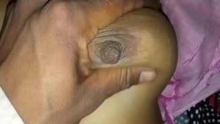 Nonton Video Mesum Desi India, Seorang Ibu Menyusui Lagi Digenjot Sama Cowoknya, Bikin Ngilu Dan Basah!