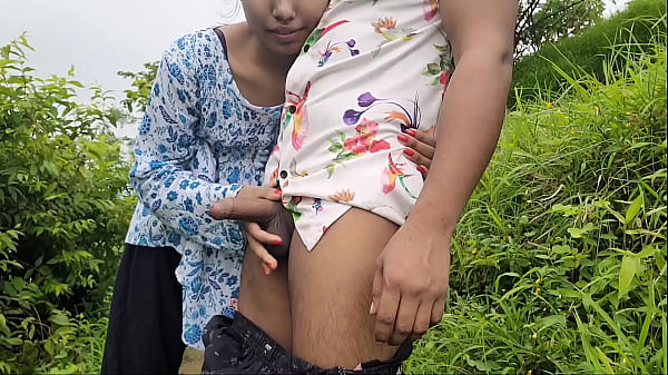 Desi Bhabhi Ko Gaon Ke Khet Mein Nanga Karke Chodne Ka Maza Hi Alag Hai