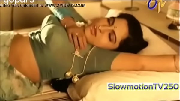 Desi Blouse, Bikin Si Dia Ngaceng Liat Lekuk Tubuh Yang Bungkus Kain Tipis, Bikin Pengen Robek Dan Ngocok Di Atas Tumpukan Blus Basah
