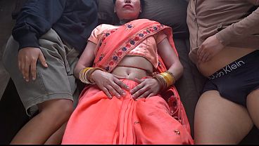 Ibu Tiri India Sendirian Digebuk Anak Tiri Di Kamar, Desah Nafas Basah Bikin Makin Liar.