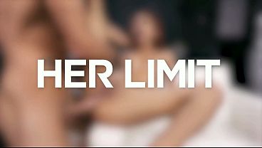 Cewek Asia Langsing Pake Lingerie Pink… Diminyakiin, Kontolnya Dimasukin Ke Lubang Pantat Sampe Meraung-raung.