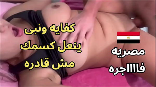 سكس عربي نار.. واقفة ف البلكونة بفستان قصير، حكيت كسي عالسور عشان الجوع، جوز جارتي شافني ونزل ناكني بقوة، كنت موححة ولاهية ومش قادرة أتمالك نفسي.. شهوة جنونية فتحت كل الحواس