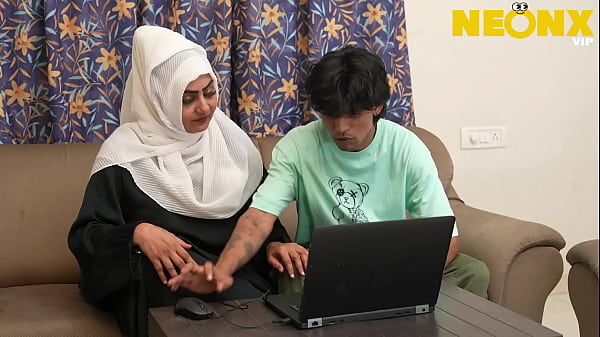 Hijab Cewek Digrebek Bokep Sama Abang Tiri Pas Lagi Colmek
