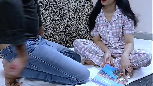 Mosi Ki Ladki Ko Nanga Karke Choda, Ghar Mein Chudai Ka Maza, Jism Ki Garmi Se Jal Rahi Hai.