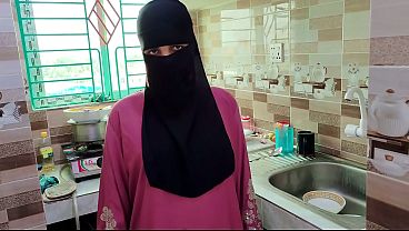 Suami Brengsek Ngentot Pembantu Rumah Berjilbab Pas Rumah Sepi, Crot Di Dalem Bikin Makin Liar